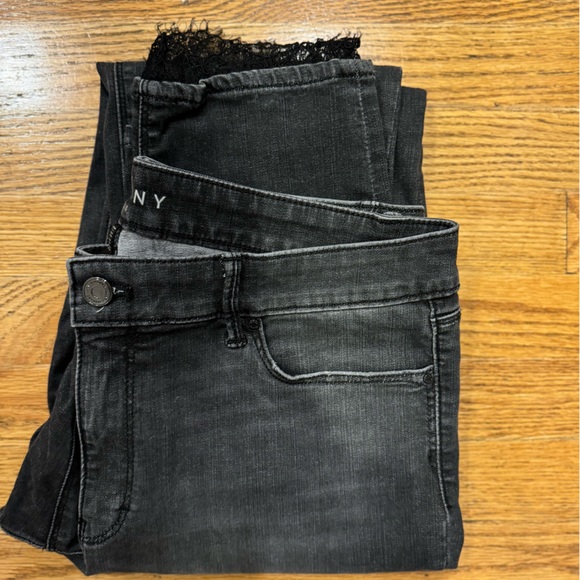 WHBM The Skinny Ankle Lace Hem Black Wash Denim Jeans in Size 12 - Picture 5 of 10